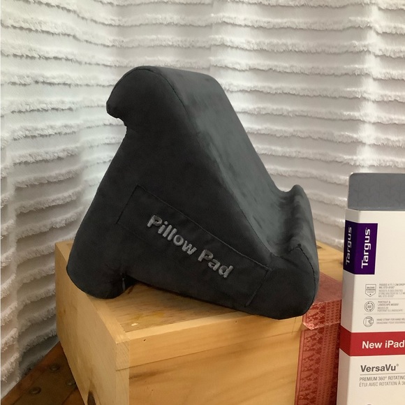 Targus VersaVu Classic Carrying Case Apple iPad Pro (12.9”) PLUS Tablet Lap Rest - Picture 8 of 9